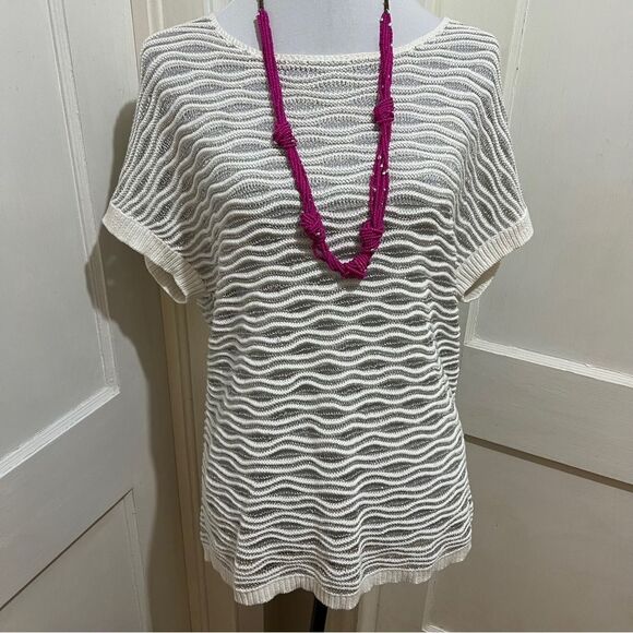 Chicos Silver Metallic Thread And White Short Sleeve Summer Sweater Sz 2 Medium - Picture 2 of 8